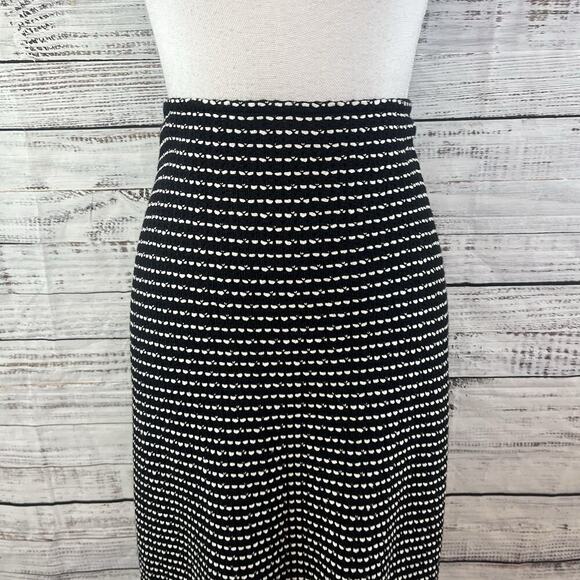 St John Skirt size 12 Black White Woven Wool Tweed Straight Knee Stretch Knee - Picture 3 of 9
